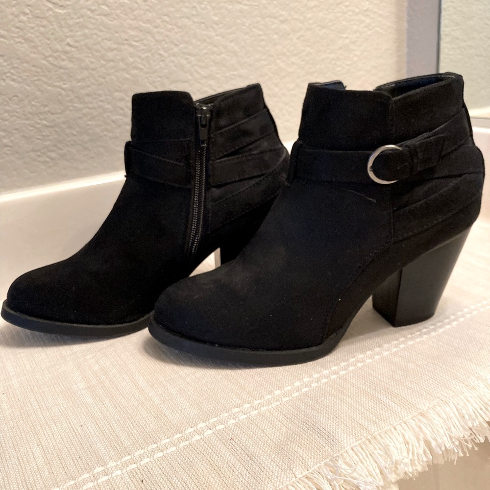 Justfab 3” heel black faux suede booties, size 6.5 with buckle feature